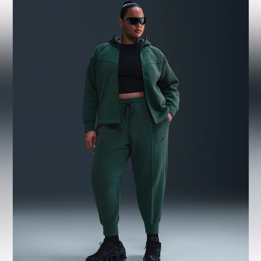 Nike Sportswear Tech Fleece Women's Mid-Rise Joggers (Plus Size) NWT